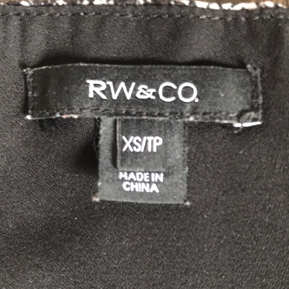 🔥 TREND ALERT! RW&CO Grey & Black Snake Skin Camisole Tank - Picture 3 of 5